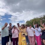 Kishwer Merchant Instagram - Made a lot of memories .. but yeh parivaar surely mujhe pagal kar dega 😂🥂🙄