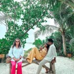 Kishwer Merchant Instagram - Story(Steve) of our lives !!! Hiiiii pink pants 🤣❤️ #TuYahanBhiThi 🤣🤣🤣 @coco_resorts @irisreps