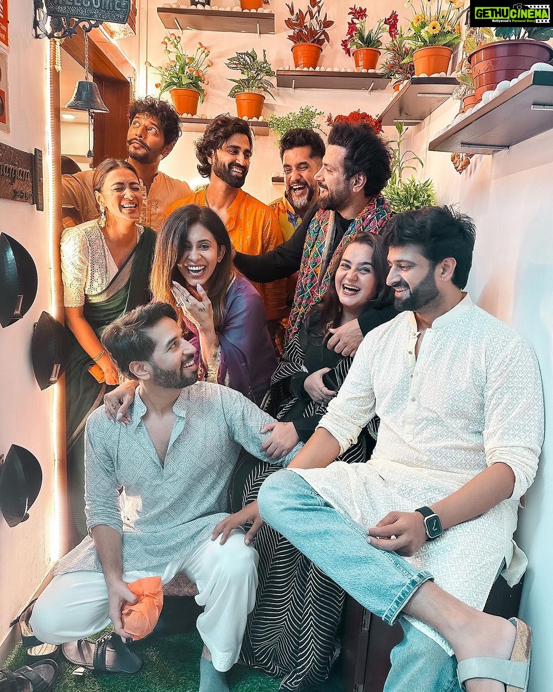 Kishwer Merchant Instagram - Going to Miss these crazies tonight ❤️
