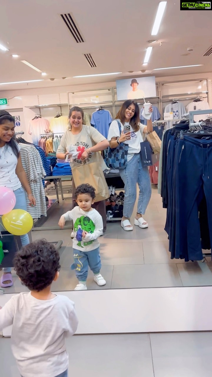Kishwer Merchant Instagram - 20 secs of what he did for 20 mins in front of this mirror while Nanu and Da-Ni shopped 😂 @nirvair.rai 🧿🧿🧿