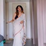Kishwer Merchant Instagram – Good or Bad , I just had to do this 😷🤩🙈😂
P.S. dancing coz found a nanny after 20 days 🤣

 #jhumkas #jhukagirarebareillykebazarme #jhumkasong