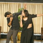 Komalee Prasad Instagram - Sasi - Raghava whistle ae vesi beat ae kottagaaa ♥️🥁👯 Use this audio to Create your own reels on #djpilla and dance with us.. Tag us because we are watching and whistling 🥳 #sasivadane