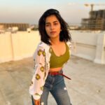 Komalee Prasad Instagram - Heart made of liquid sunsets... 🌤️🌼❤️ #goldenhour