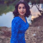 Komalee Prasad Instagram – Your love letter with the wind in the hair type….🌊💙🌼

#daysofsmallthings