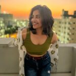 Komalee Prasad Instagram - Heart made of liquid sunsets... 🌤️🌼❤️ #goldenhour