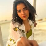 Komalee Prasad Instagram - Heart made of liquid sunsets... 🌤️🌼❤️ #goldenhour