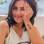 Komalee Prasad Instagram - Therapeutic Sundays where morning happens at noon.... With bed coffee and good music ❤️🌞 ☕