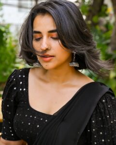 Komalee Prasad Instagram - In my element...❤️‍🔥🦋🥰🧿

Styling and outfit - my fav @gaurinaidu 😘

#sasivadane #promotions #djpilla