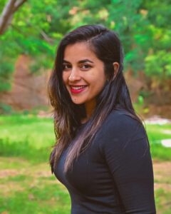 Komalee Prasad Instagram - Wandering in the location casually with morning face and some red lipstick...🌅🌴💄

Pics by @nani__mca