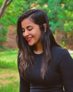 Komalee Prasad Instagram - Wandering in the location casually with morning face and some red lipstick...🌅🌴💄

Pics by @nani__mca