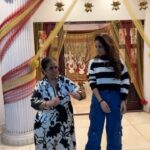 Krishika Lulla Instagram - Fun time with my mommy , so much to learn from them , her foot is swollen but she has a smile on her face , full of zest and energy .. Touch wood , 🧿🧿🧿🧿🧿🧿🧿🧿🧿🧿🧿🧿🧿🧿🧿🧿🧿 @demblaraju LIFE is like a photography , You Use The Negatives to Develop. #staypositive #krishikalullamotherdaughterseries #krishikalulla Wait for the making of this reel …. It’s just cute ❤️😍