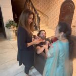 Krishika Lulla Instagram – Surround Yourself

 
Inspirations
If I want more roses in my garden, I start planting them. If I want more love in my life, I start spreading it. Surround yourself with what you like by continuously generating it! 
#krishikalulla #prankmom  #krishikalullamotherdaughterseries 
Thank you @param156_  with my mom @demblaraju 
My family time