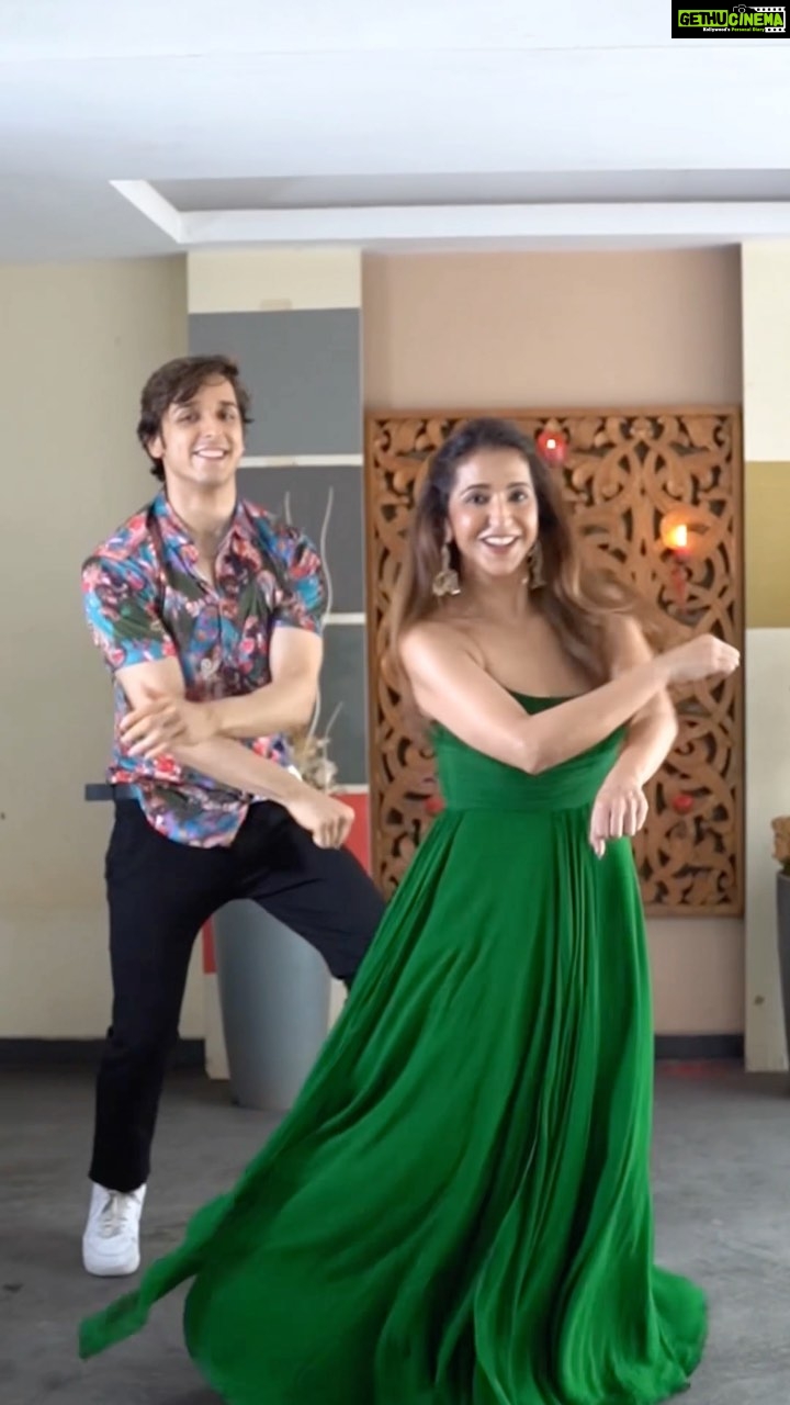 Krishika Lulla Instagram - Every heart has a pain . Only the way of expression is different . Ordinary people hide it in eyes . Extra ordinary people hide in smile. #reelsinstagram #reelsindia #reeloftheday #explore #fyp #dance #dancevideo #dancereels #trendingdances #reelkarofeelkaro #trendingvideos #reelitfeelit #Krishikalulla #krishnadembla #dancers #familytime #trendingsongs #trendingreels #reelswhichmakesfamilybond🤗kl #happyweekendeveryone