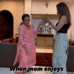 Krishika Lulla Instagram – When mom enjoys the trending song ….#one take #nofilter  #just real #motherdaughterlove #krishikalullamotherdaughterseries  #krishikalulla. 

Specially for my friend @tamannaahspeaks