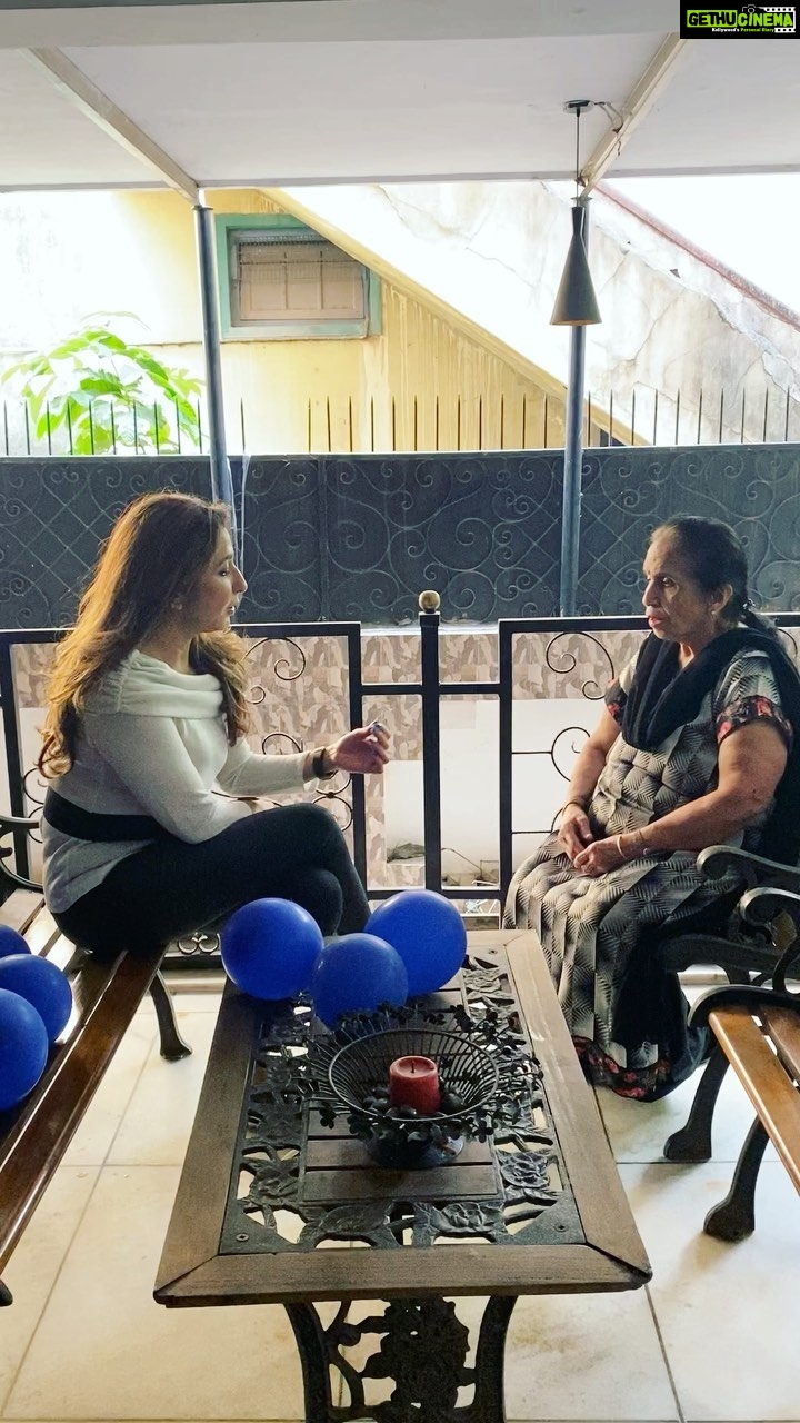 Krishika Lulla Instagram - People are not difficult, they are just different. If we understand this, we can handle situations very easily in life. What consumes our mind, controls our life. Prank time with my mommy @demblaraju #prankwithmom #krishikalulla #krishikalullamotherdaughterseries #balloonprank #motherdaughter Bangalore, India