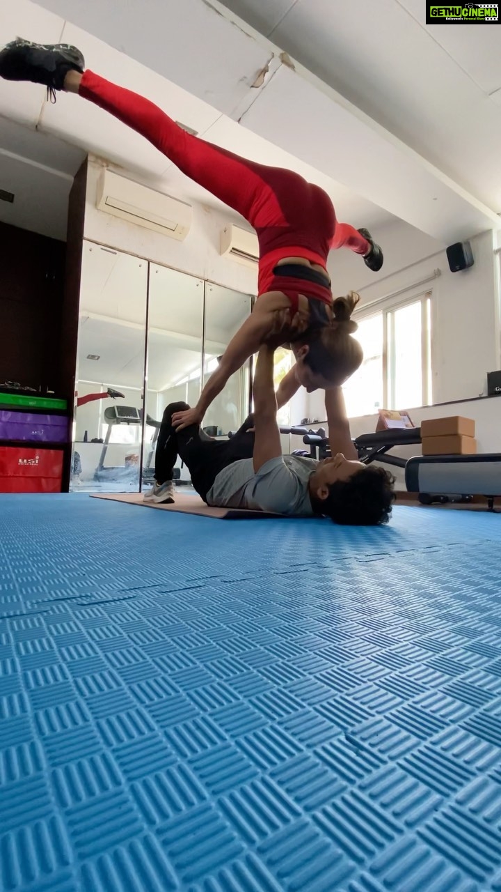 Krishika Lulla Instagram - Never give up 💪💪 #keeppracticing #gymnastgirl - - - - #krishika #krishikalulla #acro #acroyoga #gymnastics #tumbling #inversion #gymnast #partnerworkout #fitness #bodyweighttraining #fitindia #instagram #instagood #insta #instadaily #instamood #instapic #instalove #coach @kuldeep_freerunner Juhu, Maharashtra, India