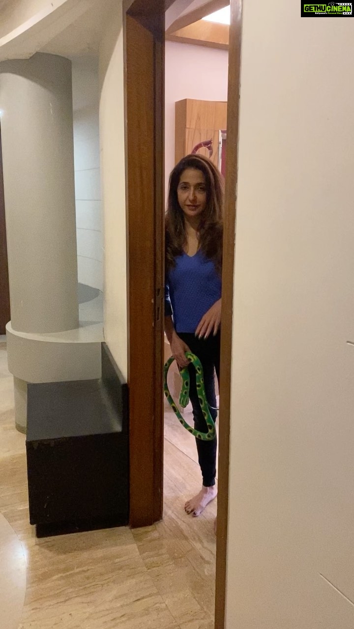 Krishika Lulla Instagram - Bachpan ka prank still works …. 😂 Stress makes you believe that everything has to happen right now. Faith reminds you that everything will happen at the right time ! Me time with my mommy @demblaraju #pranktimewithmom #throwbackmemories #krishikalulla #krishikalullamotherdaughterseries #krishikalulla❤️