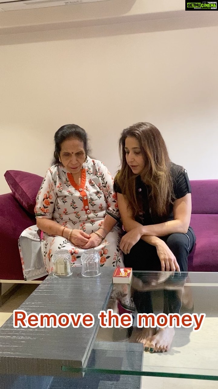 Krishika Lulla Instagram - Let’s have some fun with mommy @demblaraju …, take the money from the glass without dropping the matchstick - be careful while trying the trick #krishikalulla #krishikalullamotherdaughterseries #becareful #fireprank