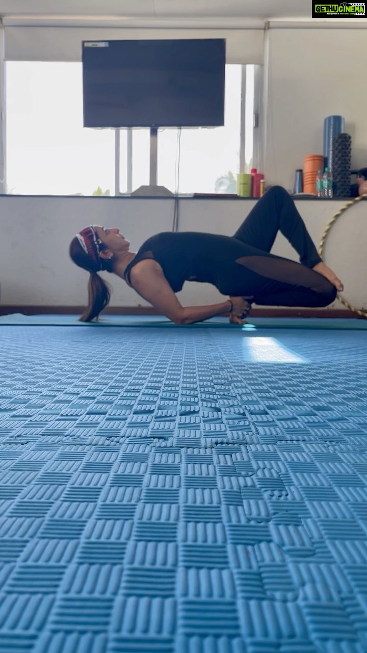 Krishika Lulla Instagram - Your body can stand almost anything . It’s your mind that you have to convince #krishikalulla #yogagirl #yogapractice #lovechallenges After covid was a challenge to get back ,….step by step thank you god 🕉 Mumbai, Maharashtra