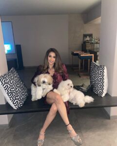 Krishika Lulla Instagram - Do not try to find the key of your happiness in somebody else's pocket !

Have a fabulous 2022 🤗