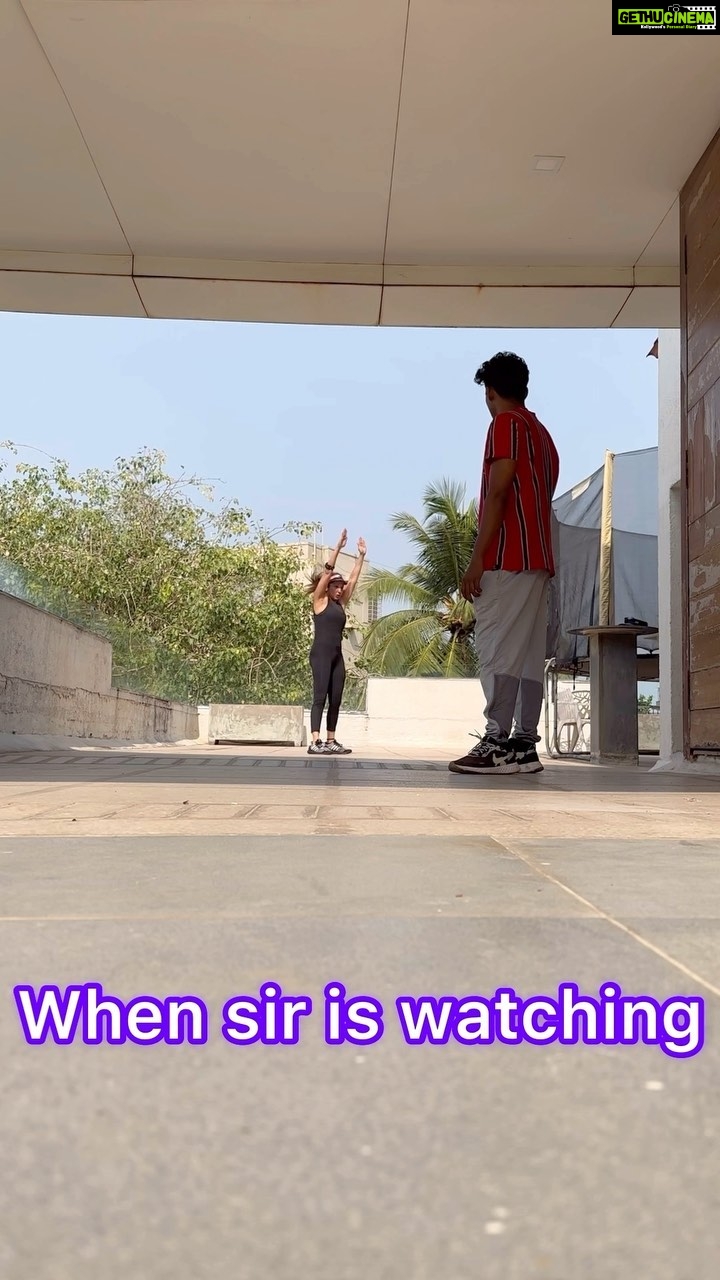 Krishika Lulla Instagram - My morning 🤗 #startyourdayright #startwithasmile #krishikalulla #daljeetdosanjh #trendingreels #trendingsongs #trendingreels #prankvideo #funvideo