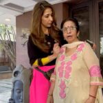 Krishika Lulla Instagram - May be everyone has seen this video but for my mom it was new 😊🤗😁 @demblaraju #krishikalulla #krishikalullamotherdaughterseries