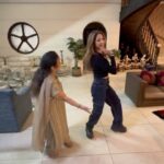 Krishika Lulla Instagram - Making my reels with mom is my best time with her ……., mommy ,s. are always cute , when she wants to do something , she prefers to do it perfectly, …..but this song was done in 10 min with moms first take 🤗🤗🤗🤗 focus hai toh 🤣🤣 #krishikalulla With @demblaraju #krishikalullamotherdaughterseries
