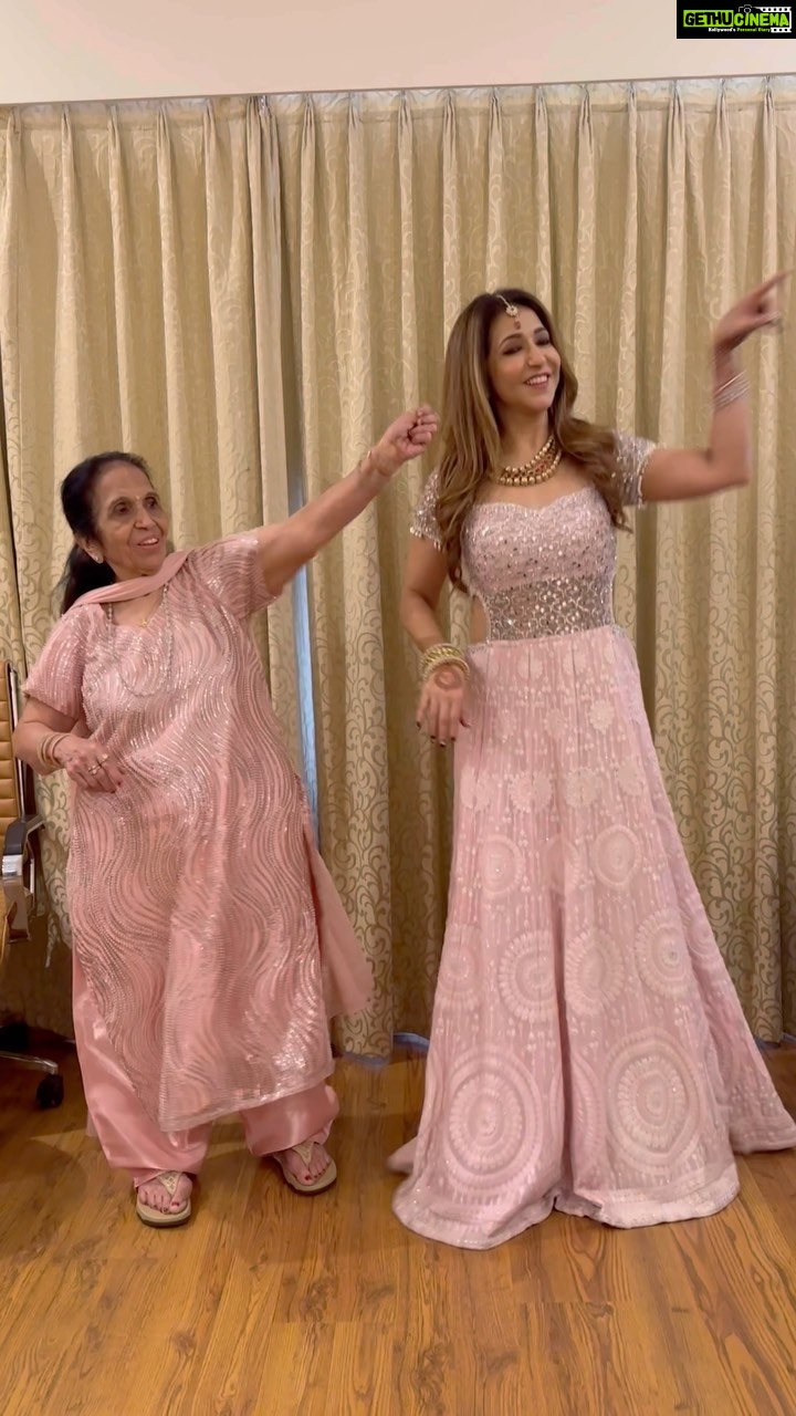 Krishika Lulla - 720 Likes - Me time with my mom
Enjoying the wedding and this our break time with mom
#trendingreels #trendingsongs #krishikalulla #krishikalullamotherdaughterseries @demblaraju