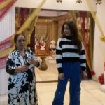 Krishika Lulla Instagram - START CAMERA ACTION …… for my mom it’s 1 2 3 ….. making of the previous reel …. Found it much cute 😍😍😍😍😍😍😍❤️❤️❤️🧿🧿🧿🧿🧿🤗🤗🤗🤗 #krishikalullamotherdaughterseries #krishikalulla #makingmemories