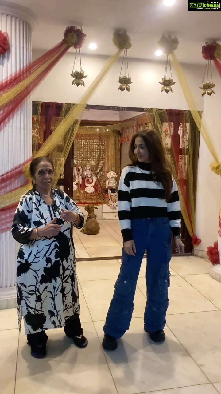 Krishika Lulla Instagram - START CAMERA ACTION …… for my mom it’s 1 2 3 ….. making of the previous reel …. Found it much cute 😍😍😍😍😍😍😍❤️❤️❤️🧿🧿🧿🧿🧿🤗🤗🤗🤗 #krishikalullamotherdaughterseries #krishikalulla #makingmemories