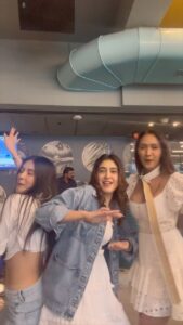 Krissann Barretto Instagram - Life isn’t short .. we are 💃🏻🤣♥️

Thankyou for all the love you guys show us ♥️
Making Kaise Yeh Yaariaan a hit every season ♥️
So many years later and the love is unreal ♥️

Love you guys so much ♥️

#viral #video #kaiseyehyaarian #kyy #show #happy #trendingreels #trending #instagram #instagram #calmdown #cantkeepcalm #happy #thankyou #blessed #grateful