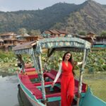 Krissann Barretto Instagram - Looked and felt like a popsicle but damnnnn this place is unreal 😍 New show out soon ♥️ Stay tuned ♥️💫 #frozen #kashmir #india #beautiful #paradise #video #trendingreels #trending #trendingnow #shoot #winter #newshow #happy #blessed #onset #excited #comingsoon #pashminna #grateful Srinagar, Jammu and Kashmir