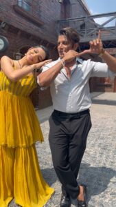 Kriti verma Instagram - When u r shooting with such a handsome krishna @karanvirbohra 🔥 #krishna #krishnalove #reels #karanvir #kriti Perfect Picture Location