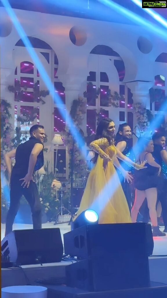 Kriti verma Instagram - Live wire be like 🔥🔥🧿🧿🫶🏻🫶🏻 Well what an amazing show it was. Feels soo good that we r able to bring smile on people’s faces and be a part of their occasions ❤️ Thank you for showering soo much love and booking us for your next function too. Love and respect 🧿♥️♥️ #kriti #biggboss #show #dance #event Taj Hotel, Goa