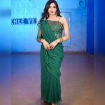 Kriti verma Instagram - A moment will come when there isn’t anything that’s going right. But don’t panic. With a little embarrassment. You will Survive it! All you have to do is make a move and move on a bit. - SRK ❤️ #kriti #kritiverma #saree #friday