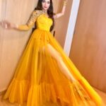 Kriti verma Instagram - Did an amazing show in Goa. Shared stage with @sukhbir_singer ji🫶🏻🧿 In love with the outfit by @coutureisabis 👗 Beautiful makeup done by @guneet_r_dhaliwal 💄 Taj Cidade de Goa, Goa