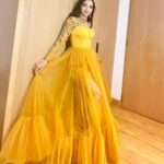 Kriti verma Instagram - Did an amazing show in Goa. Shared stage with @sukhbir_singer ji🫶🏻🧿 In love with the outfit by @coutureisabis 👗 Beautiful makeup done by @guneet_r_dhaliwal 💄 Taj Cidade de Goa, Goa