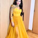 Kriti verma Instagram - Did an amazing show in Goa. Shared stage with @sukhbir_singer ji🫶🏻🧿 In love with the outfit by @coutureisabis 👗 Beautiful makeup done by @guneet_r_dhaliwal 💄 Taj Cidade de Goa, Goa