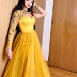 Kriti verma Instagram - Did an amazing show in Goa. Shared stage with @sukhbir_singer ji🫶🏻🧿 In love with the outfit by @coutureisabis 👗 Beautiful makeup done by @guneet_r_dhaliwal 💄 Taj Cidade de Goa, Goa