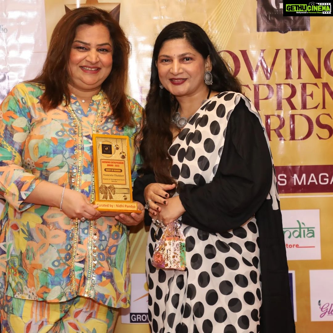 Leslie Tripathy Instagram - So here's sharing a sneek peek of our successful show and we celebrate our 4 th Anniversary bash of our @growingentrepreneursng community with felicitation of our #geentreprenueraward and our #gemagazinelaunch and featured 25 successful Entrepreneurs It was a great evening well spent with our honourable Chief Guest @abhijeetashokraneofficial @nidarshana_gowani @dr.manjulodha We missed you mam Our guest of honour @deecee_20 @namrata_thakker @caanilgoyal @mickey_mehta we missed you sir Our celebrity guest @ojasrajanihairnmakeupacademy @filmmakermanisharanawat @kkhushijaain Our special Guest @himanshu_agarwal._ @anujazaverihapp @anisha_purswani @lubdhaporwal @queenkaren777 @nutansoni Special mention for our Growing entrepreneur magazine cover a big thank u to my favourite couple @manasi_parekh @parthivgohil9 @deeceepaps All our Successful entrepreneur/awardees and our entrepreneur featured in Magazine a big thank you to all you guys @mittalkotaktarotcardreader @nandniguptaa @vijitvyas2023 @shamim_dhamaskar @avanipithadia @kamakshee_creation @jahnavithadeshwar @sshreevidhyaa @decorwithdhruv @hodophile_21 @pethavenindia @purvijaveri @nirupama.fitlifestyle @shahanissha @poojasodagar @immrunal @poojaanand @payalsurekha @shabia_walia @kapadiaasma @haswataprasanna @roopachoksi @jayamunot @dipalishah @abundance_with_pooja @shukrana_preetisingh @sp_photography12 @jayshreeshah @rupeeboss sharadhegde Special thanks to my photography partner @sp_photography12 My mua @shamim_dhamaskar My beautiful host @leslietripathy My saree @thegrowingindiastore My printing partner @pragatienterprise @pritika_graphics πππThank u everyone for your trust The Club Mumbai