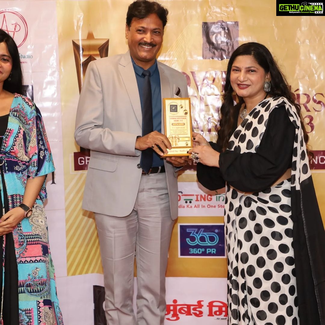 Leslie Tripathy Instagram - So here's sharing a sneek peek of our successful show and we celebrate our 4 th Anniversary bash of our @growingentrepreneursng community with felicitation of our #geentreprenueraward and our #gemagazinelaunch and featured 25 successful Entrepreneurs It was a great evening well spent with our honourable Chief Guest @abhijeetashokraneofficial @nidarshana_gowani @dr.manjulodha We missed you mam Our guest of honour @deecee_20 @namrata_thakker @caanilgoyal @mickey_mehta we missed you sir Our celebrity guest @ojasrajanihairnmakeupacademy @filmmakermanisharanawat @kkhushijaain Our special Guest @himanshu_agarwal._ @anujazaverihapp @anisha_purswani @lubdhaporwal @queenkaren777 @nutansoni Special mention for our Growing entrepreneur magazine cover a big thank u to my favourite couple @manasi_parekh @parthivgohil9 @deeceepaps All our Successful entrepreneur/awardees and our entrepreneur featured in Magazine a big thank you to all you guys @mittalkotaktarotcardreader @nandniguptaa @vijitvyas2023 @shamim_dhamaskar @avanipithadia @kamakshee_creation @jahnavithadeshwar @sshreevidhyaa @decorwithdhruv @hodophile_21 @pethavenindia @purvijaveri @nirupama.fitlifestyle @shahanissha @poojasodagar @immrunal @poojaanand @payalsurekha @shabia_walia @kapadiaasma @haswataprasanna @roopachoksi @jayamunot @dipalishah @abundance_with_pooja @shukrana_preetisingh @sp_photography12 @jayshreeshah @rupeeboss sharadhegde Special thanks to my photography partner @sp_photography12 My mua @shamim_dhamaskar My beautiful host @leslietripathy My saree @thegrowingindiastore My printing partner @pragatienterprise @pritika_graphics πππThank u everyone for your trust The Club Mumbai