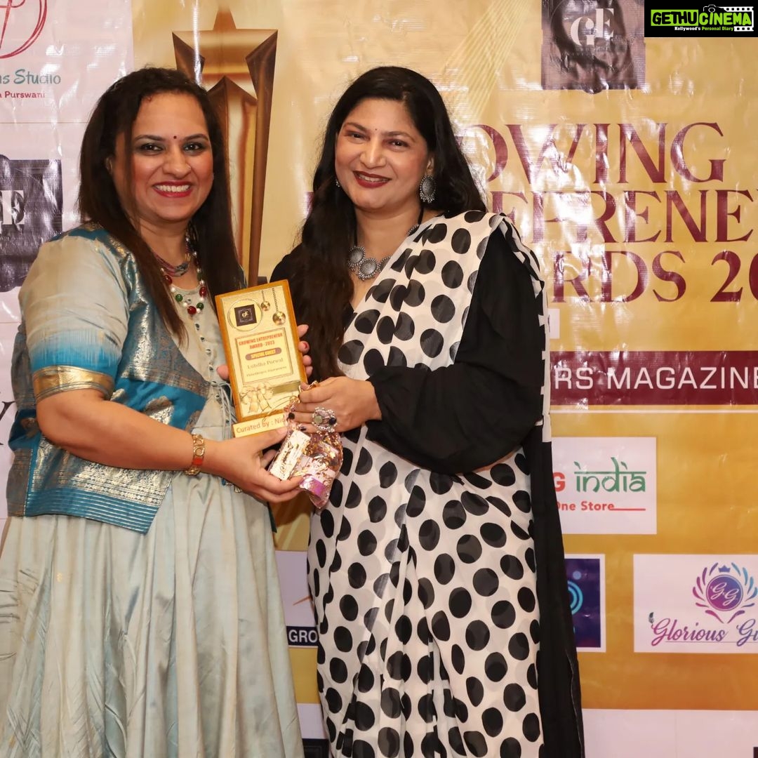 Leslie Tripathy Instagram - So here's sharing a sneek peek of our successful show and we celebrate our 4 th Anniversary bash of our @growingentrepreneursng community with felicitation of our #geentreprenueraward and our #gemagazinelaunch and featured 25 successful Entrepreneurs It was a great evening well spent with our honourable Chief Guest @abhijeetashokraneofficial @nidarshana_gowani @dr.manjulodha We missed you mam Our guest of honour @deecee_20 @namrata_thakker @caanilgoyal @mickey_mehta we missed you sir Our celebrity guest @ojasrajanihairnmakeupacademy @filmmakermanisharanawat @kkhushijaain Our special Guest @himanshu_agarwal._ @anujazaverihapp @anisha_purswani @lubdhaporwal @queenkaren777 @nutansoni Special mention for our Growing entrepreneur magazine cover a big thank u to my favourite couple @manasi_parekh @parthivgohil9 @deeceepaps All our Successful entrepreneur/awardees and our entrepreneur featured in Magazine a big thank you to all you guys @mittalkotaktarotcardreader @nandniguptaa @vijitvyas2023 @shamim_dhamaskar @avanipithadia @kamakshee_creation @jahnavithadeshwar @sshreevidhyaa @decorwithdhruv @hodophile_21 @pethavenindia @purvijaveri @nirupama.fitlifestyle @shahanissha @poojasodagar @immrunal @poojaanand @payalsurekha @shabia_walia @kapadiaasma @haswataprasanna @roopachoksi @jayamunot @dipalishah @abundance_with_pooja @shukrana_preetisingh @sp_photography12 @jayshreeshah @rupeeboss sharadhegde Special thanks to my photography partner @sp_photography12 My mua @shamim_dhamaskar My beautiful host @leslietripathy My saree @thegrowingindiastore My printing partner @pragatienterprise @pritika_graphics πππThank u everyone for your trust The Club Mumbai