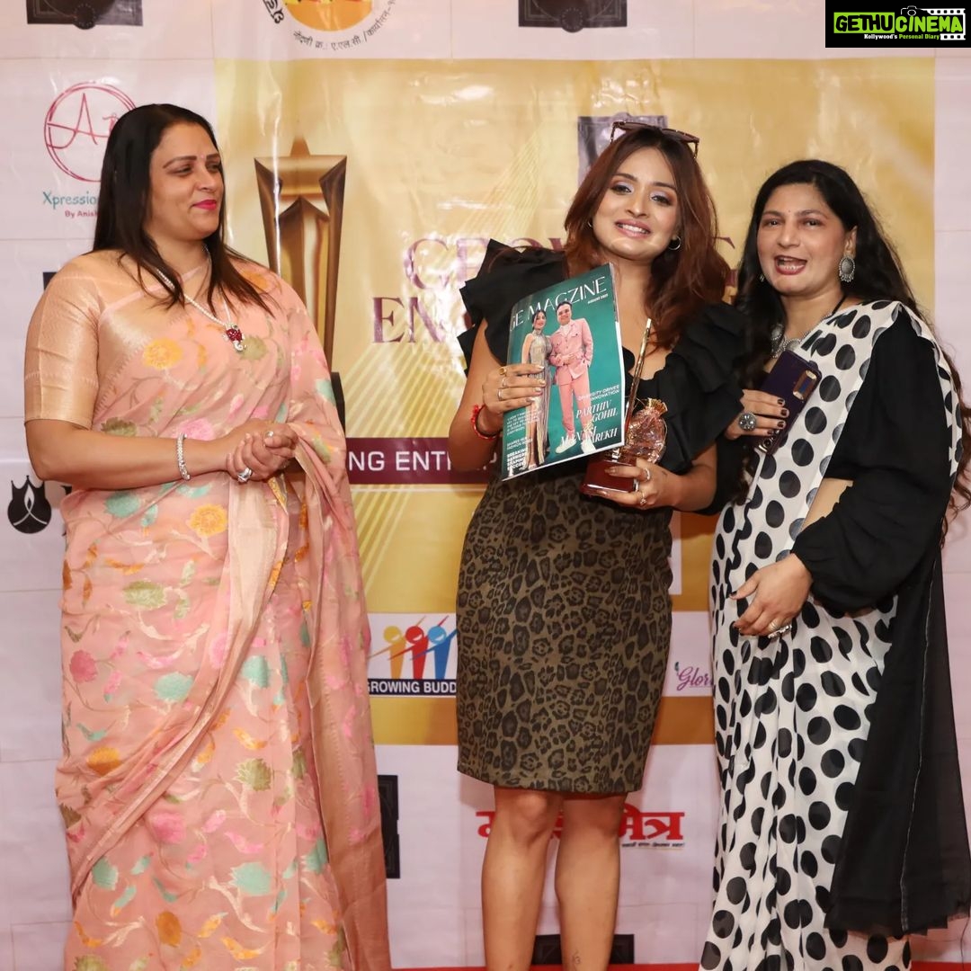 Leslie Tripathy Instagram - So here's sharing a sneek peek of our successful show and we celebrate our 4 th Anniversary bash of our @growingentrepreneursng community with felicitation of our #geentreprenueraward and our #gemagazinelaunch and featured 25 successful Entrepreneurs It was a great evening well spent with our honourable Chief Guest @abhijeetashokraneofficial @nidarshana_gowani @dr.manjulodha We missed you mam Our guest of honour @deecee_20 @namrata_thakker @caanilgoyal @mickey_mehta we missed you sir Our celebrity guest @ojasrajanihairnmakeupacademy @filmmakermanisharanawat @kkhushijaain Our special Guest @himanshu_agarwal._ @anujazaverihapp @anisha_purswani @lubdhaporwal @queenkaren777 @nutansoni Special mention for our Growing entrepreneur magazine cover a big thank u to my favourite couple @manasi_parekh @parthivgohil9 @deeceepaps All our Successful entrepreneur/awardees and our entrepreneur featured in Magazine a big thank you to all you guys @mittalkotaktarotcardreader @nandniguptaa @vijitvyas2023 @shamim_dhamaskar @avanipithadia @kamakshee_creation @jahnavithadeshwar @sshreevidhyaa @decorwithdhruv @hodophile_21 @pethavenindia @purvijaveri @nirupama.fitlifestyle @shahanissha @poojasodagar @immrunal @poojaanand @payalsurekha @shabia_walia @kapadiaasma @haswataprasanna @roopachoksi @jayamunot @dipalishah @abundance_with_pooja @shukrana_preetisingh @sp_photography12 @jayshreeshah @rupeeboss sharadhegde Special thanks to my photography partner @sp_photography12 My mua @shamim_dhamaskar My beautiful host @leslietripathy My saree @thegrowingindiastore My printing partner @pragatienterprise @pritika_graphics 🙏🙏🙏Thank u everyone for your trust The Club Mumbai