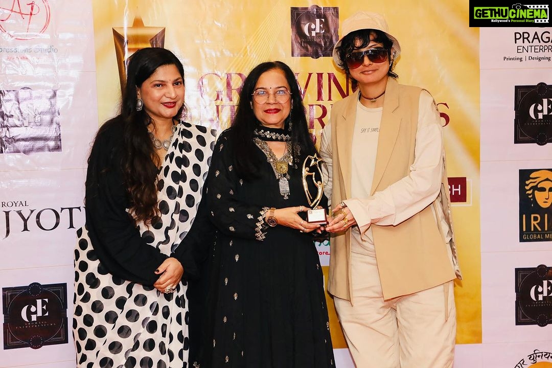 Leslie Tripathy Instagram - Manisha Ranawat attended as one of the Guests of Honour at the Growing Entrepreneurs awards 5th edition and magazine launch. The event was organised by Nidhi Pandya.The event was beautifully presented by the gorgeous and dynamic Celebrity Anchor Leslie Tripathy.