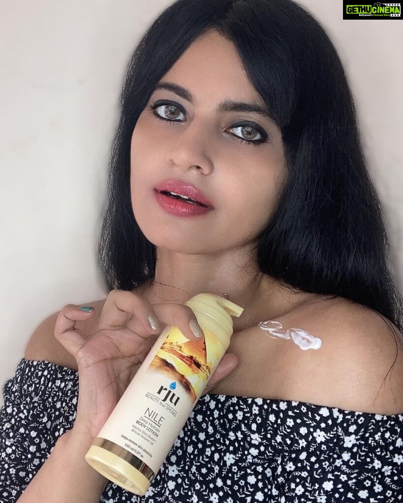 Leslie Tripathy Instagram - @rjucare body lotion ✅deep hydrates my skin with #niloticasheabutter #africansesameoil . ✅helps restore skin elasticity #SkinUpwithRju#HydratingSkincare#Creasip #instadaily #instagood #instafamous #beautyhacks #beautybloggers #vocalforlocal Mumbai, Maharashtra
