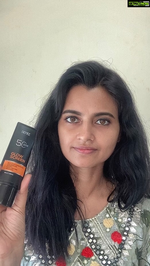 Leslie Tripathy Instagram - #ad @reneeofficial gives you everyday sun protection ✅SPF 50 & PA++++. ✅Enriched with Vitamin C & ✅Hyaluronic acid, ✅Lightweight with matte finish Use Discount code :- LESZ10 to get 10% off on www.reneecosmetics.in #ReneeCosmetics #ReneeGlowscreen #ReneeEveryday #DailySunscreen #SunscreenEveryday #ReneeSunscreen #Sunscreen #spf50 Mumbai, Maharashtra
