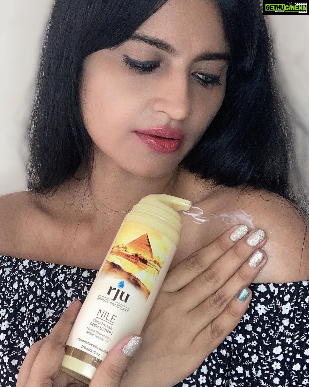 Leslie Tripathy Instagram - @rjucare body lotion ✅deep hydrates my skin with #niloticasheabutter #africansesameoil . ✅helps restore skin elasticity #SkinUpwithRju#HydratingSkincare#Creasip #instadaily #instagood #instafamous #beautyhacks #beautybloggers #vocalforlocal Mumbai, Maharashtra