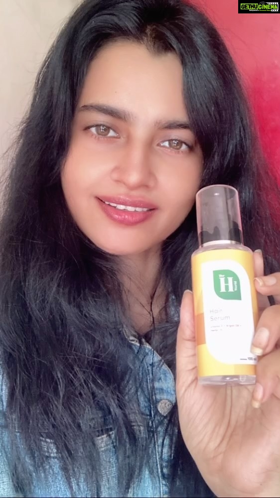 Leslie Tripathy Instagram - @the_h_world_india hair serum hydrates, nourishes my hair also helps in hair growth Coupon Code- THWBUZZ20 Offer- 20% OFF #THEHWORLDINDIA, #NATURALCOSMETICS, #HAIRCARE, #BEAUTY, #INSTAPOST Mumbai, Maharashtra