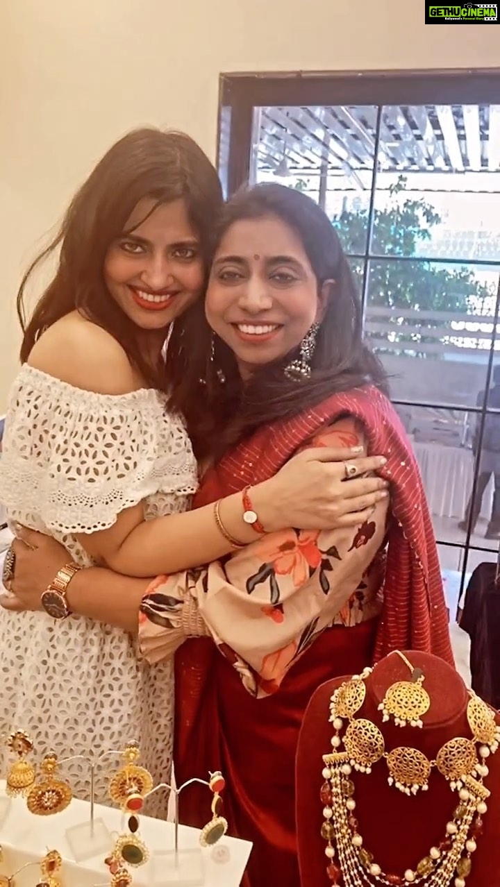 Leslie Tripathy Instagram - @indudiva1 all about being #vocalforlocal #handmadejewelry #silverjewelry