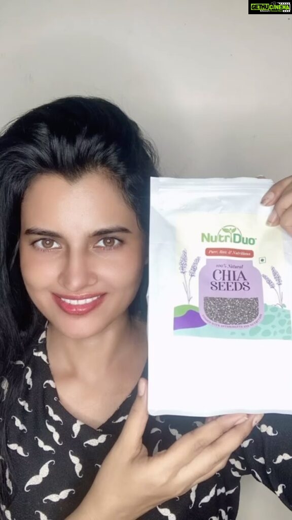 Leslie Tripathy Instagram - @nutriduo_superfoods Nutriduo chia seeds add nutrition to my healthy lifestyle I soak two spoons of chia seeds in one glass of water overnight Then in morning I add the fluffy chia seeds to my oats(my oats has been cooked already, I add, cinnamon, coconut slices, sunflower seeds, walnut, almond) Then I prepare my refreshing chia seeds energy drink by adding 4 spoons of fluffy chia seeds then adding water then 3 drops of lemon juice. This drink helps in weight loss aswell. Viola my healthy breakfast ready 💕🤩 #NutriDuoSuperfoods #healthyeating #superfood #cleaneating #healthychoices #plantbased #ChiaSeedPudding #ChiaSeeds #worldcup2023 #leslietripathy Mumbai, Maharashtra